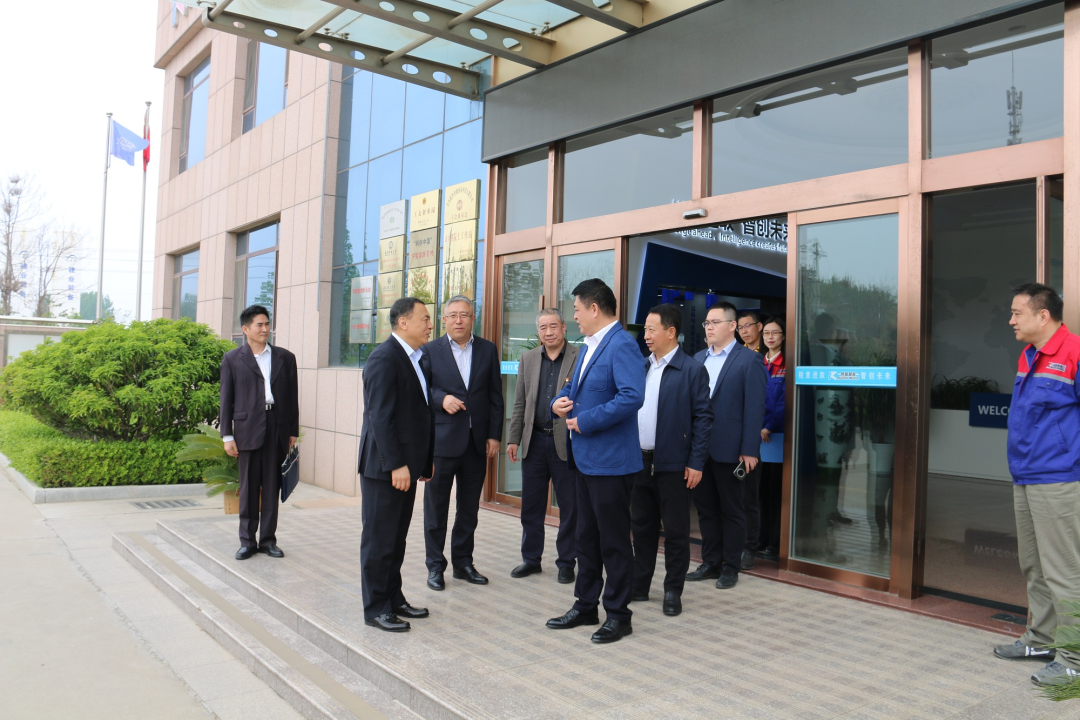 青島市政協(xié)副主席、市工商聯(lián)主席崔作一行蒞臨銳智股份調研考察